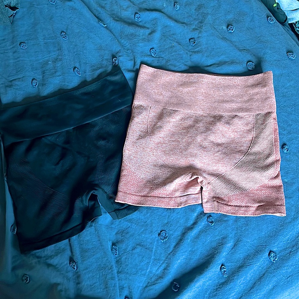 Set of scrunch biker shorts